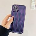 Funda 3D Linear Wavy para iPhone 13 - Morado