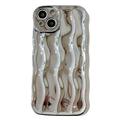 Funda 3D Linear Wavy para iPhone 13 - Plata